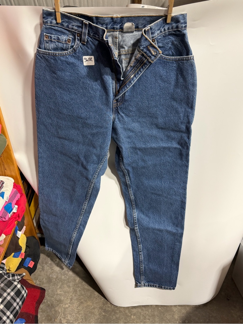 #3652-Vintage Levi's Light Blue Relaxed-Fit 550 Denim Jeans